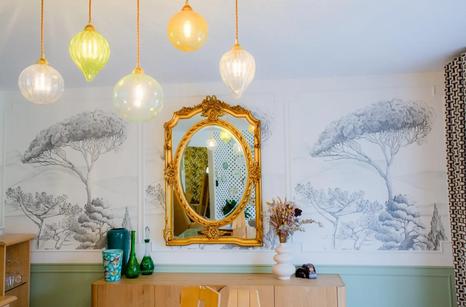 Quels sont les luminaires adapt&eacute;s &agrave; une d&eacute;coration d&rsquo;int&eacute;rieur, avec des touches artistiques ?